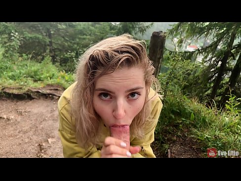 ❤️ Gadis swallows cum sanggeus blowjob umum - Eva Elfi porno di urang